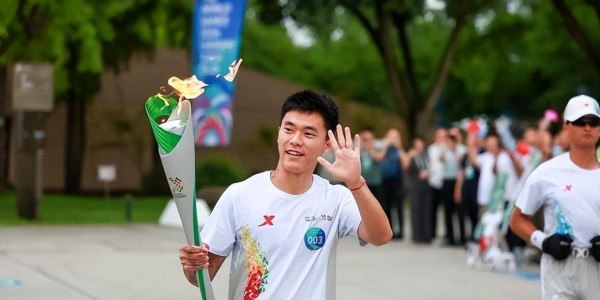 成都蓉城左后卫需要补强，球迷建议胡荷韬踢这个位置，值得期待