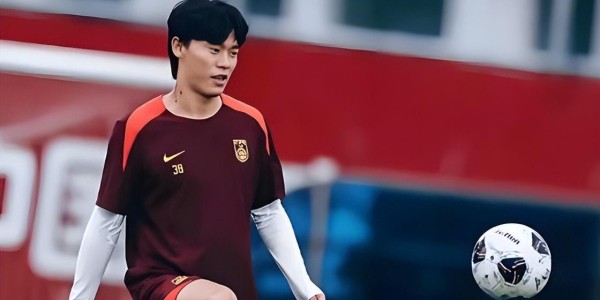 成都蓉城左后卫需要补强，球迷建议胡荷韬踢这个位置，值得期待