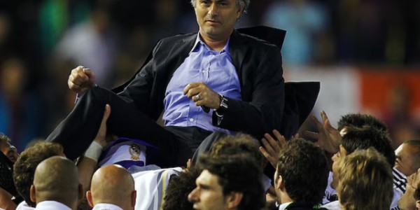 c7娱乐-点球打飞 63岁穆帅低头认命！欧冠末轮死磕皇马 输球就出局