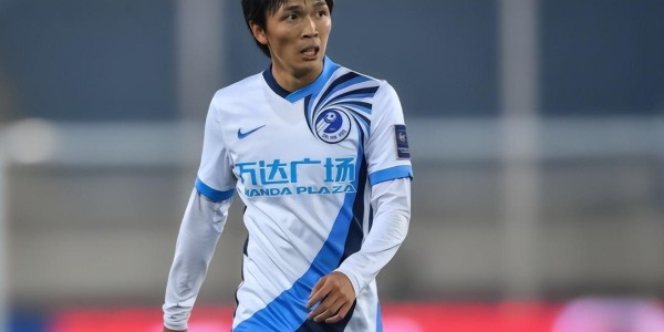 成都蓉城左后卫需要补强，球迷建议胡荷韬踢这个位置，值得期待